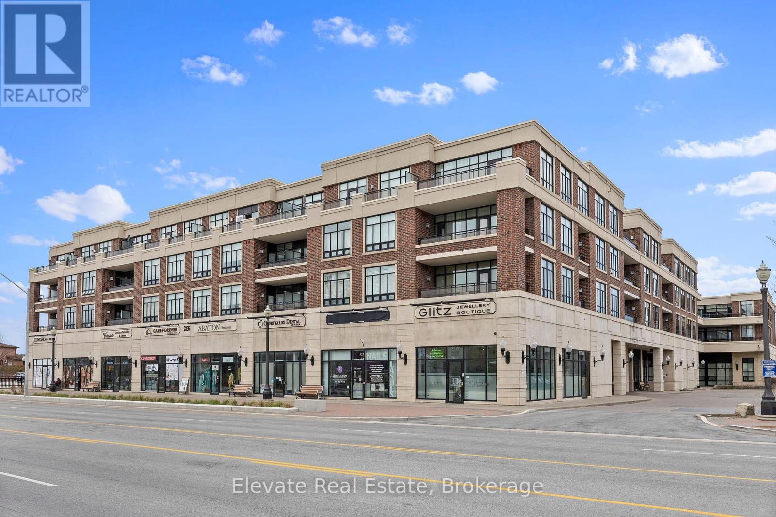 322 - 2396 MAJOR MACKENZIE DRIVE|Vaughan (Maple), Ontario L6A4Y1