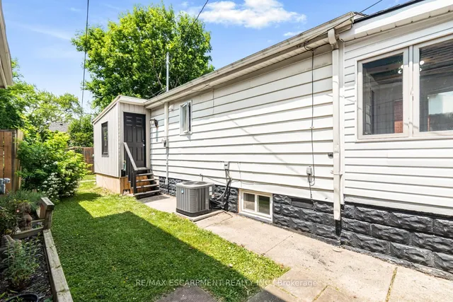 Additional image 32 of 167 TOLTON Ave