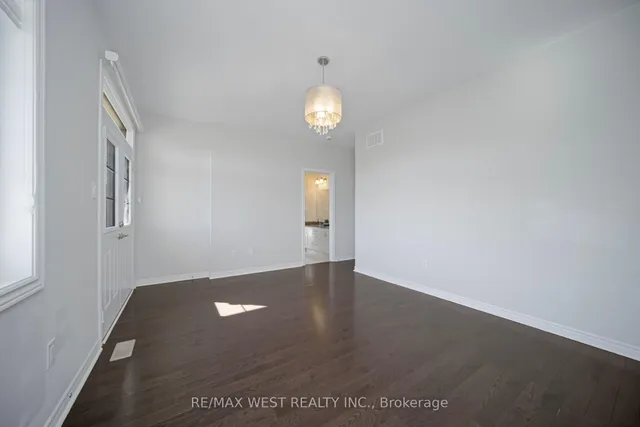 房产图片 41 - 198 Jessie Caverhill Pass