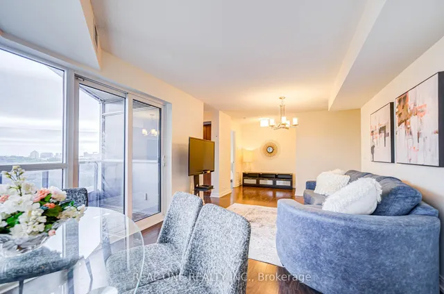 房产图片 21 - 151 Village Green Sq 单元 1008