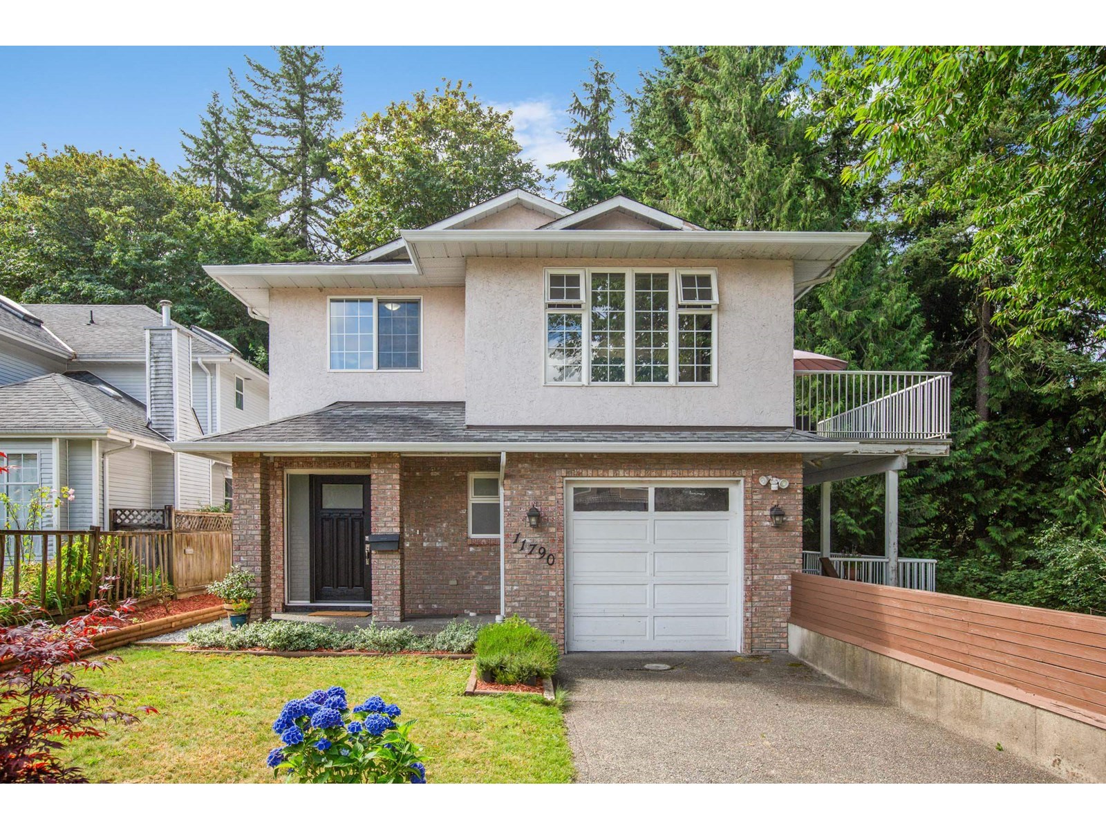 11790 98 AVENUE|Surrey, British Columbia V3V2J4