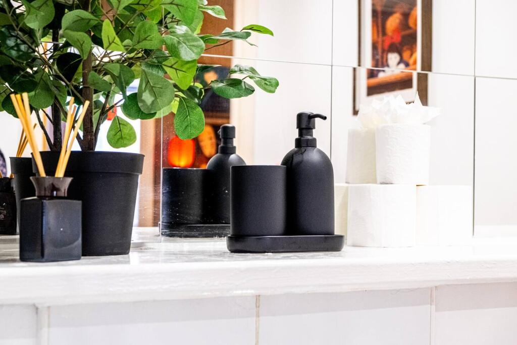 Additional image 7 of 165 Granville Street