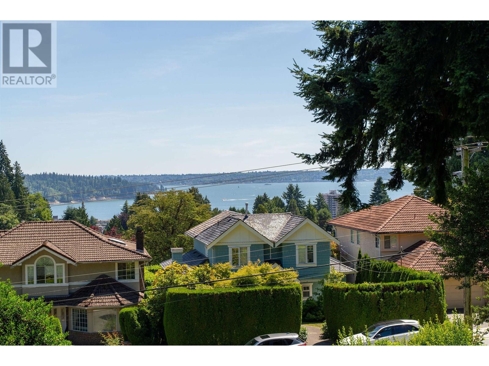 1371 MATHERS AVENUE|West Vancouver, British Columbia V7T2G5