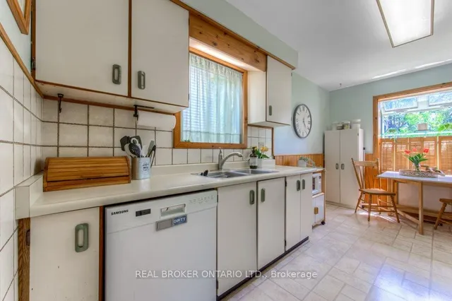 Additional image 8 of 889 Morley Ave