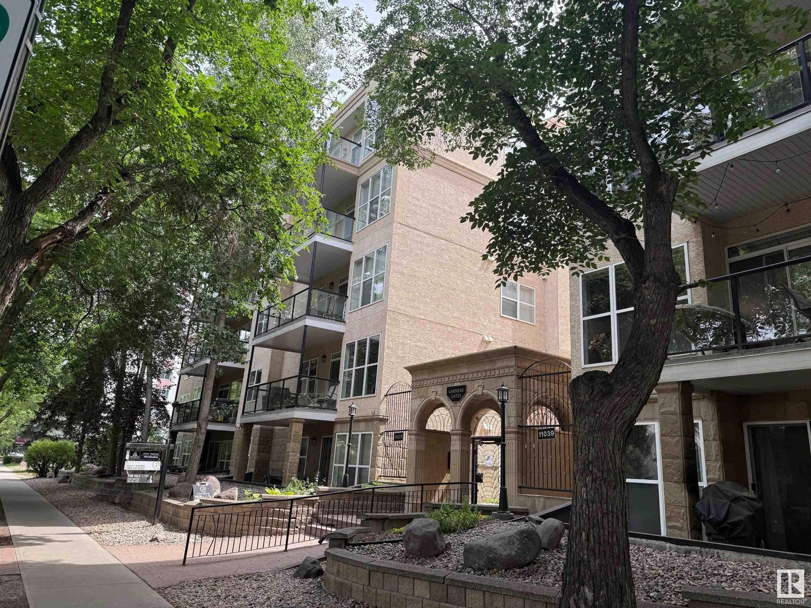 #103 11025 83 AV NW|Edmonton, Alberta T5J5G3