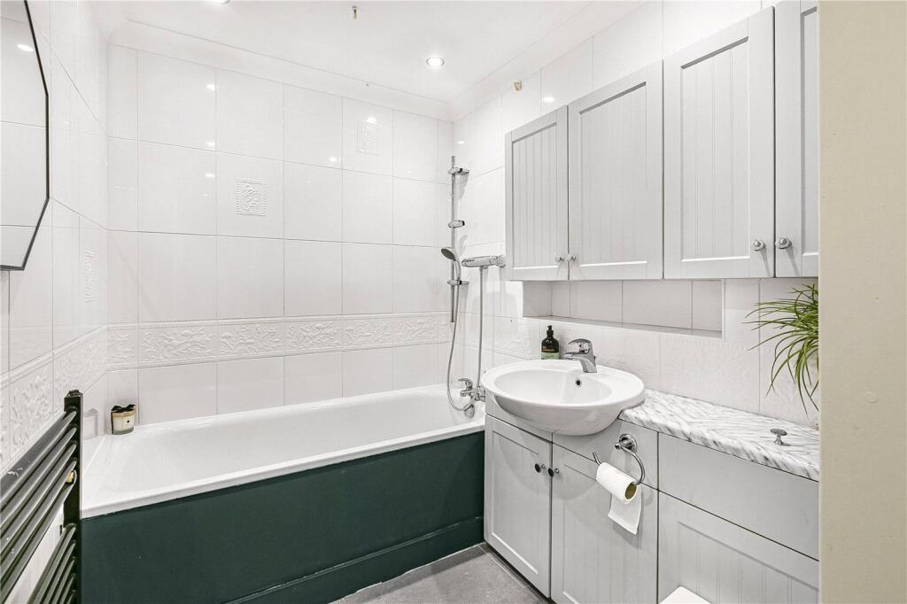 Additional image 21 of Mymms Drive, Brookmans Park, Hertfordshire, AL9