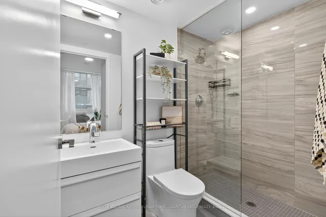 Additional image 30 of 39 Roehampton Ave Unit 408