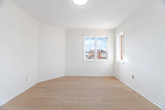 Additional image 34 of 32 Hollybush St