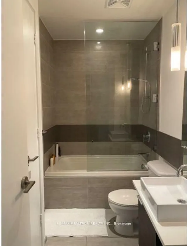 Additional image 4 of 8 Charlotte St Unit 1008