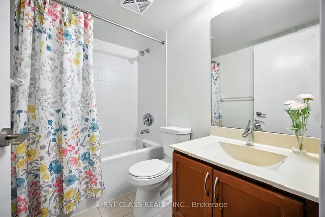 Additional image 13 of 135 Village Green Sq Unit 822