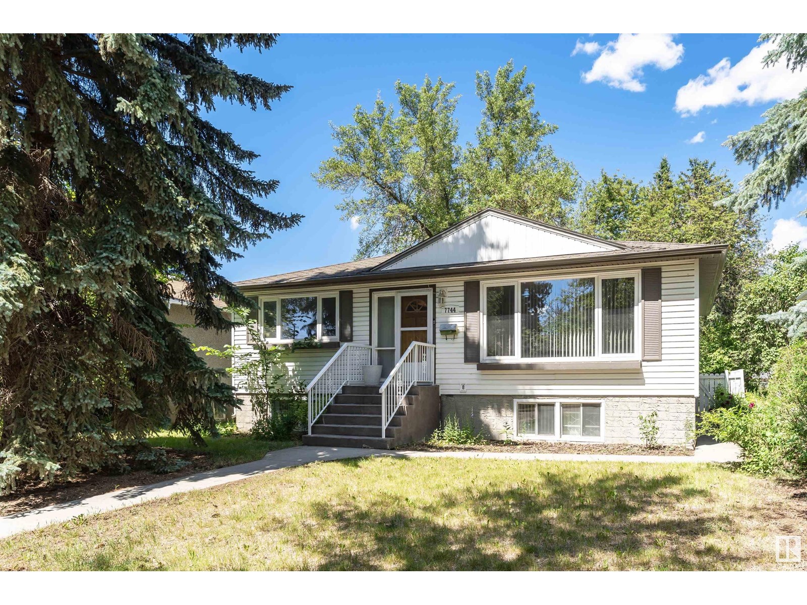 7744 83 AV NW|Edmonton, Alberta T6C1A4