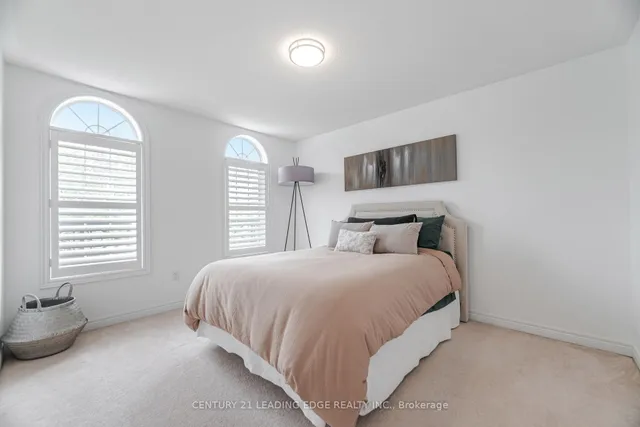 Additional image 18 of 34 Royal Links Circ