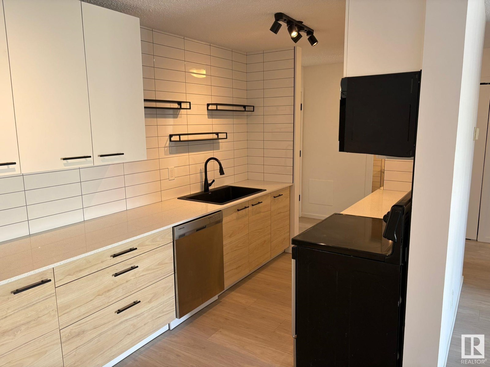 #302 10615 110 ST NW|Edmonton, Alberta T5H3C7
