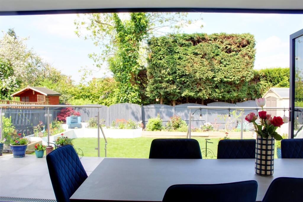 Additional image 31 of Moffats Lane, Brookmans Park