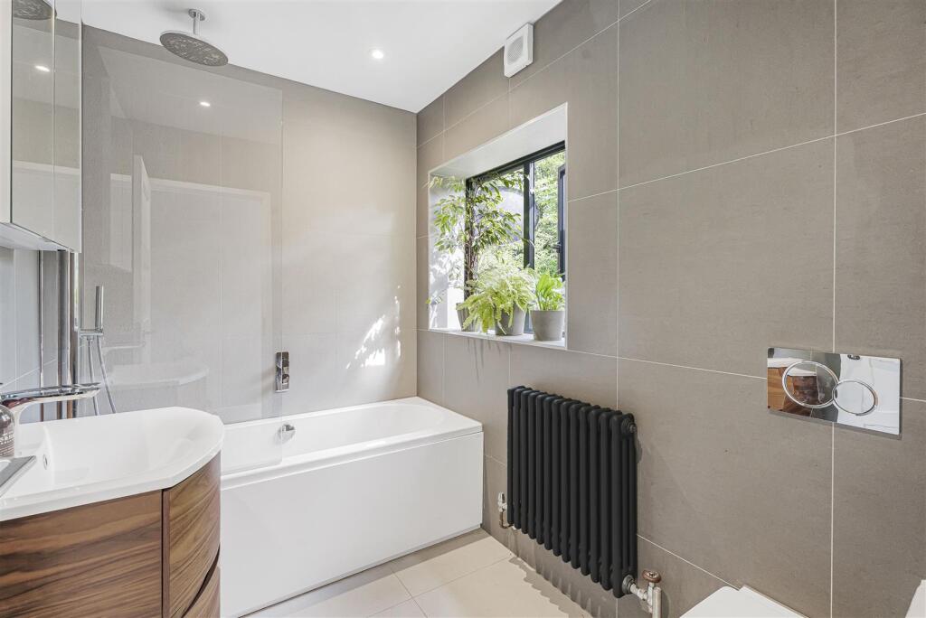 Additional image 24 of Hillside Way, Welwyn