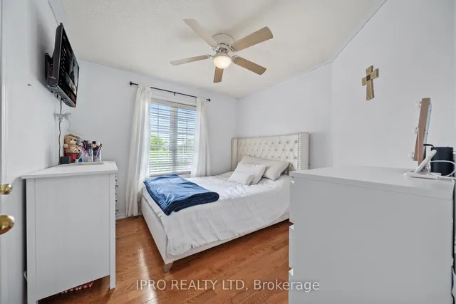 Additional image 23 of 14 Saddleback Sq