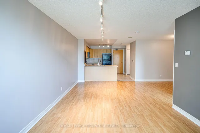 Additional image 12 of 212 Eglinton Ave Unit 402