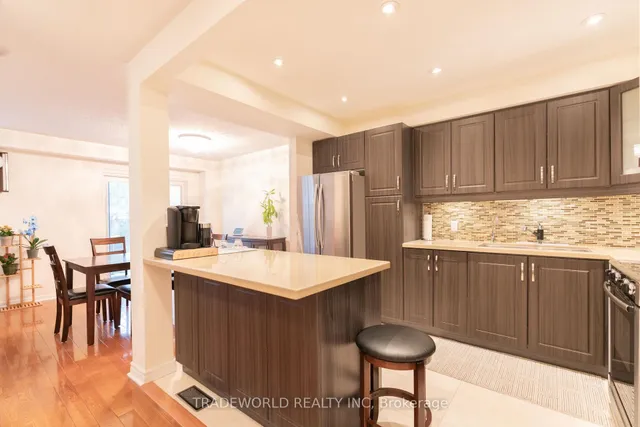 Additional image 8 of 18 Carl Cres