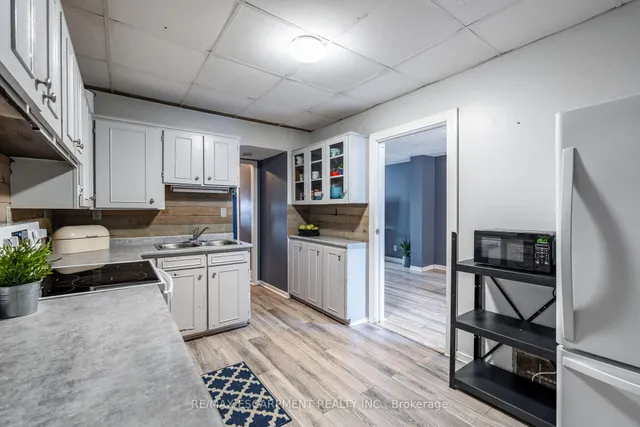 Additional image 12 of 52 CONNAUGHT Ave