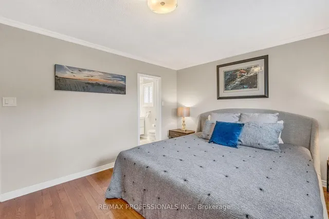 Additional image 25 of 53 Decarie Circ