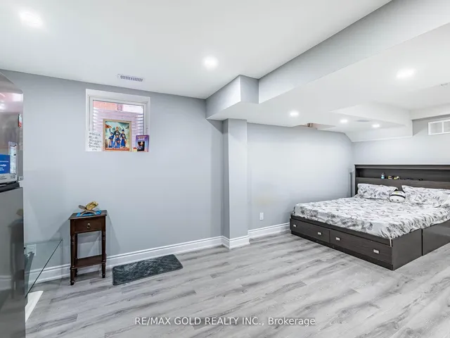 Additional image 31 of 7 Dunlop Crt