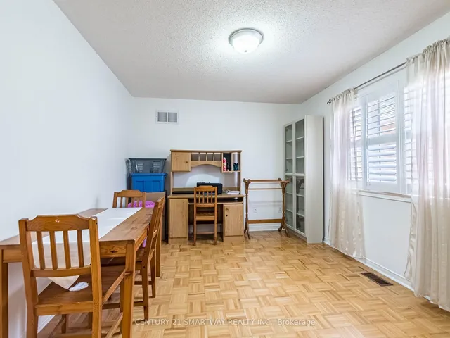 Additional image 29 of 38 Bottlebrush Dr