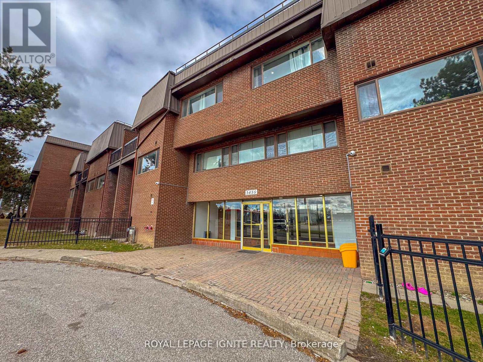 208 - 3455 MORNING STAR DRIVE|Mississauga (Malton), Ontario L4T3T9