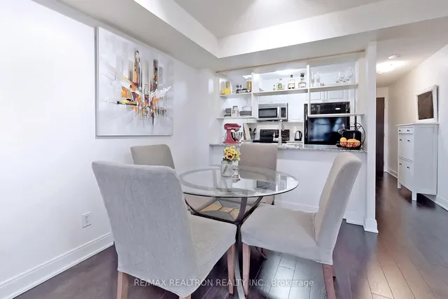 Additional image 34 of 125 Village Green Sq Unit 911