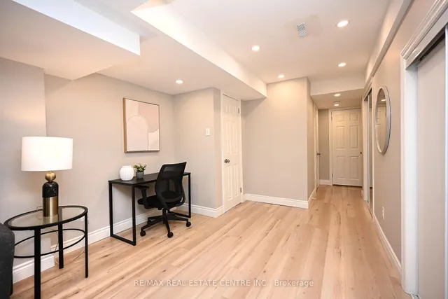 房产图片 44 - 24 Sloan Dr