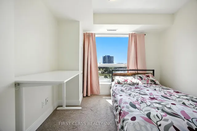 Additional image 23 of 135 Village Green Sq Unit 822