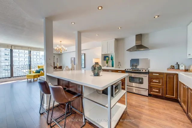 Additional image 30 of 33 Harbour Sq Unit 1032