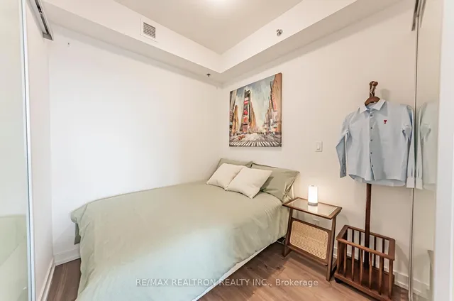 Additional image 9 of 203 College St Unit 2105