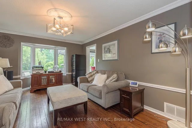 Additional image 14 of 12 Barr Cres