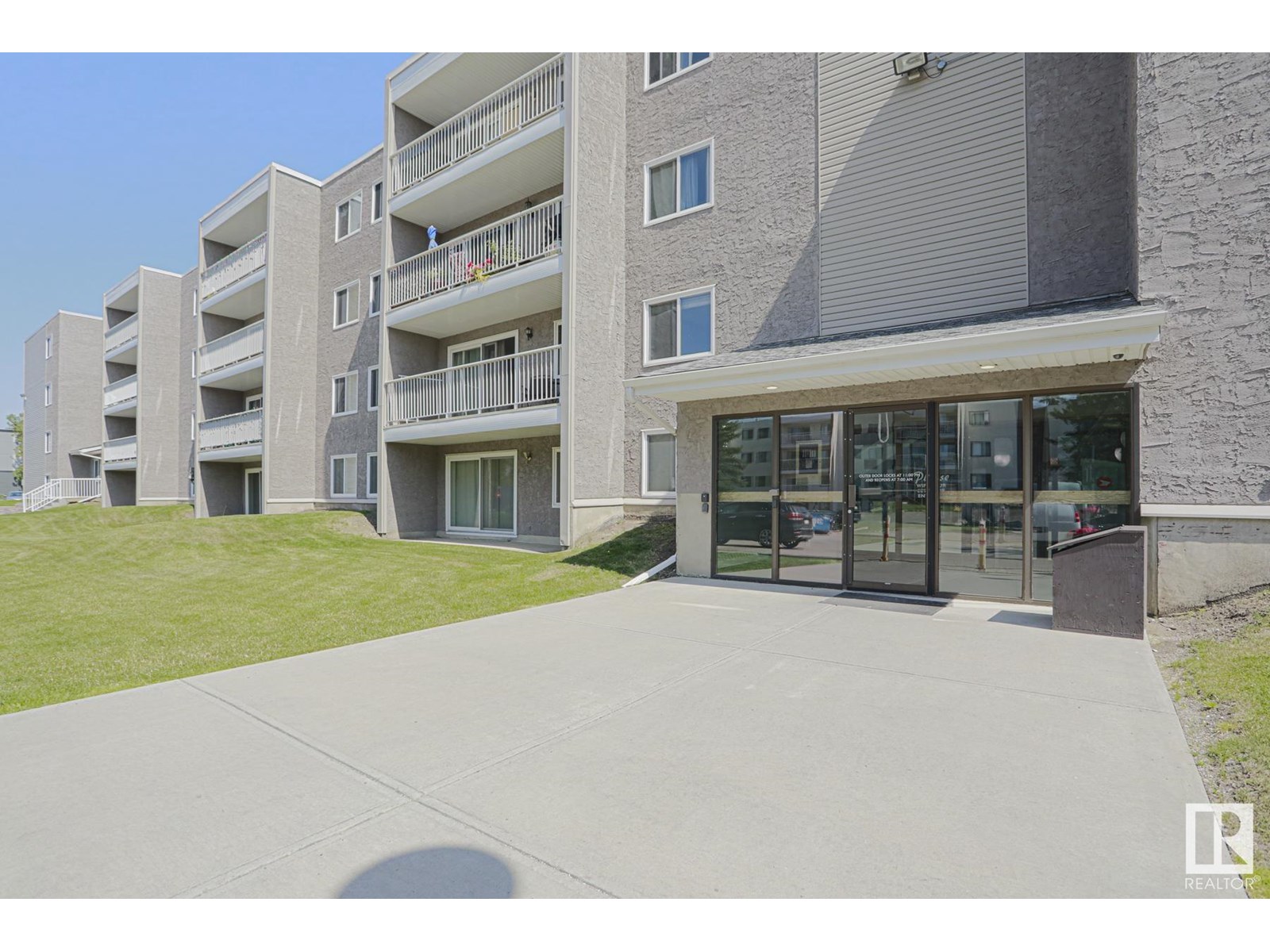 #211 18204 93 AV NW|Edmonton, Alberta T5T2V2