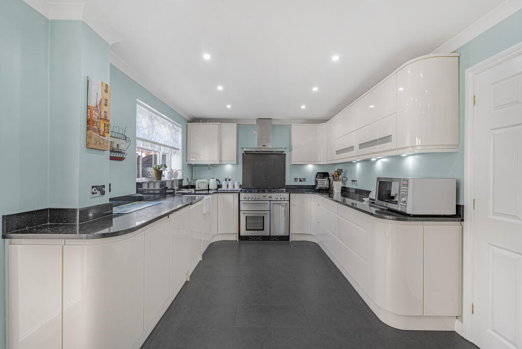 Additional image 4 of Bennett Close, Welwyn Garden City, AL7