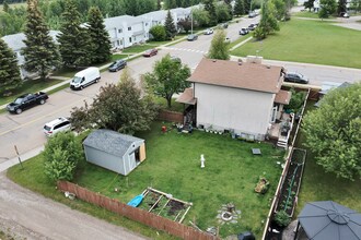 房产图片 3 - 6004 54 街