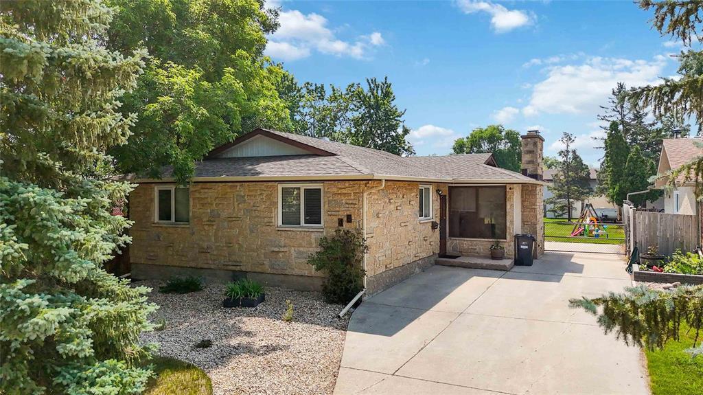 46 Vermillion Road|Winnipeg, Manitoba R3T2T1