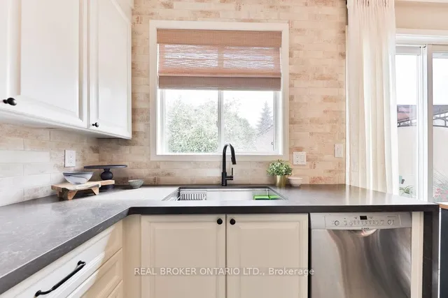 Additional image 9 of 591 Caverhill Cres