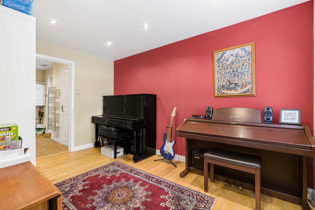 Additional image 4 of Peplins Way, Brookmans Park, AL9