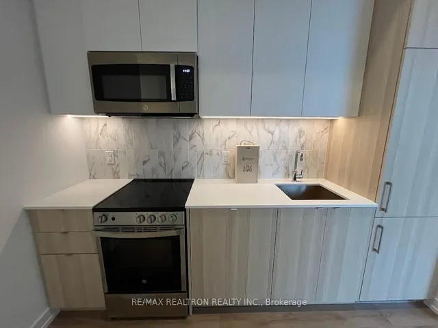 Additional image 9 of 500 Dupont St Unit 301