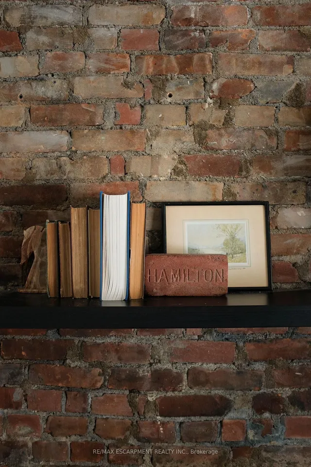 房产图片 7 - 505 Queensdale Ave