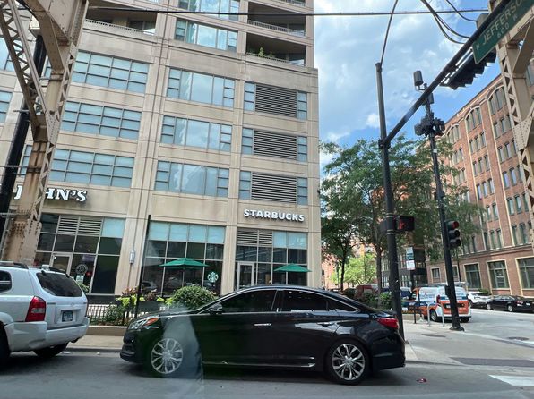 200 N Jefferson St APT 1705, Chicago, IL 60661