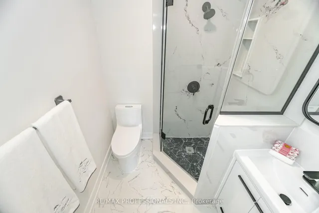 Additional image 20 of 4 Lloyd Manor Rd