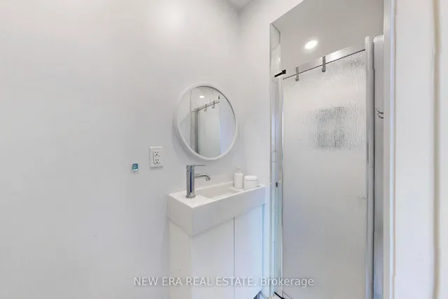 房产图片 27 - 1951 Rathburn Rd 单元 5