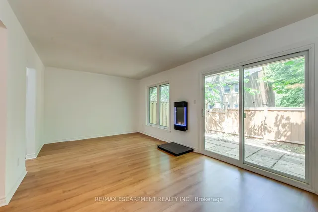 Additional image 11 of 1270 Gainsborough Dr Unit 4