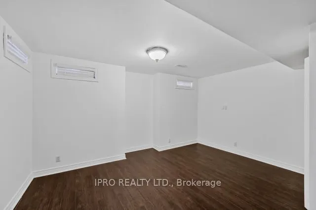 Additional image 33 of 792 Ledbury Cres