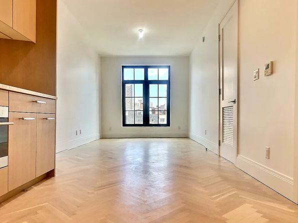 300 W 122nd St #7D, New York, NY 10027