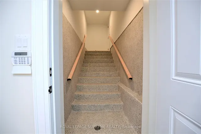 房产图片 28 - 514 Petawawa Cres