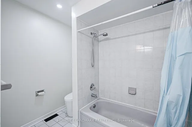 Additional image 35 of 2006 Glenada Cres Unit 27