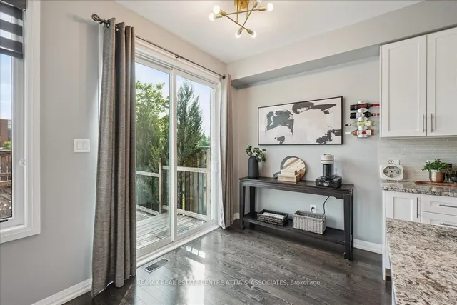 房产图片 18 - 755 Banks Cres